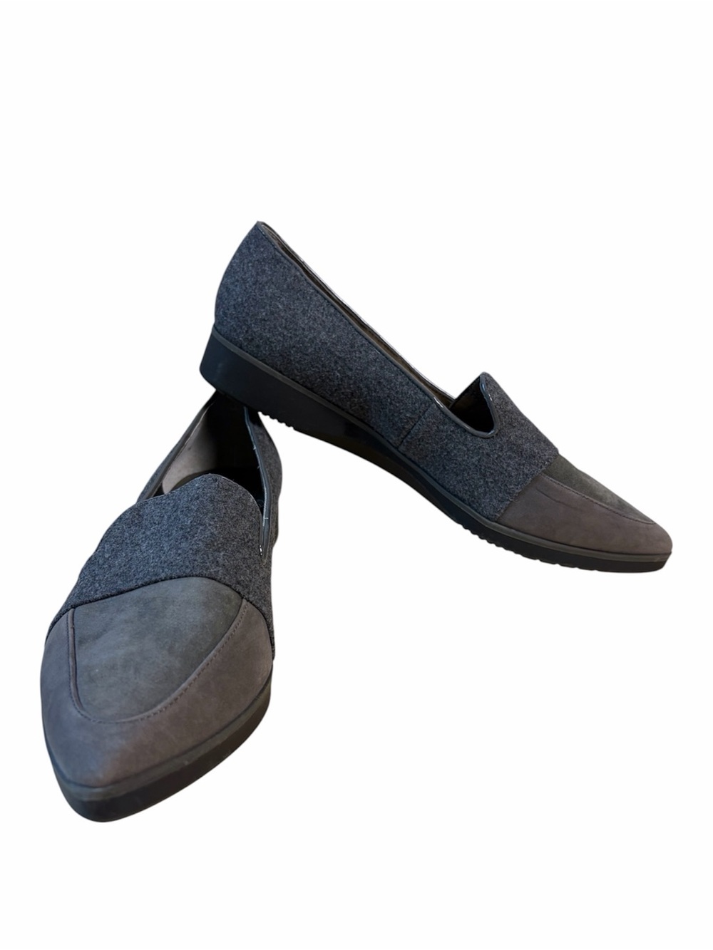 TAHARI Flight Loafers Gray Charcoal Suede Felt Pointed Toe Slip On 9 M